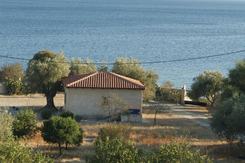 House By The Sea At Skaloma, Loutraki Villa Hồ Vouliagmeni Ngoại thất bức ảnh