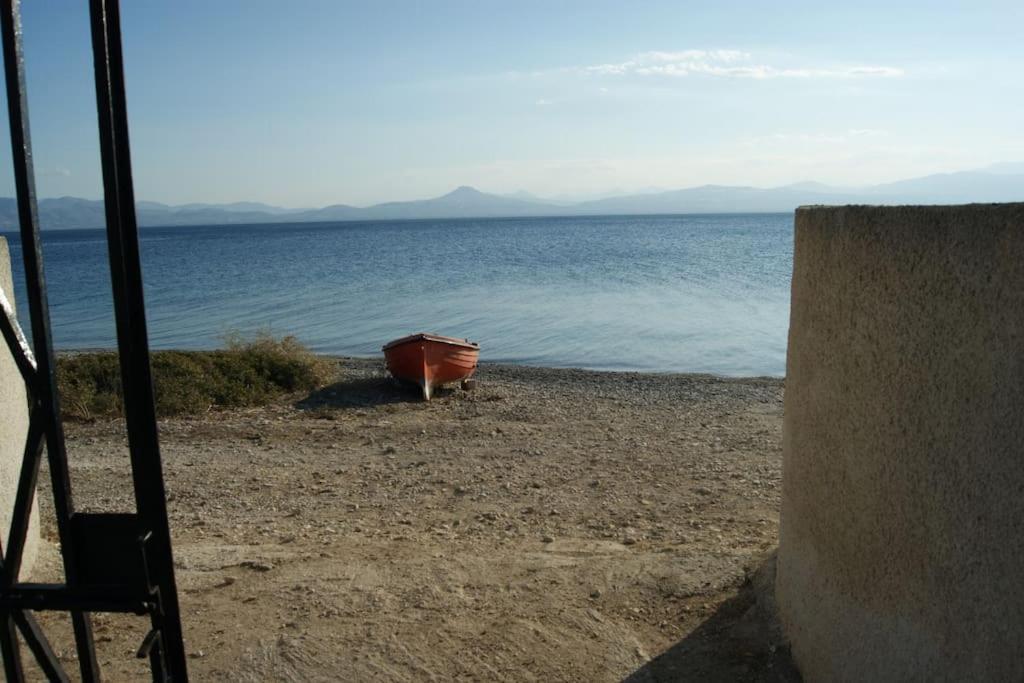 House By The Sea At Skaloma, Loutraki Villa Hồ Vouliagmeni Ngoại thất bức ảnh